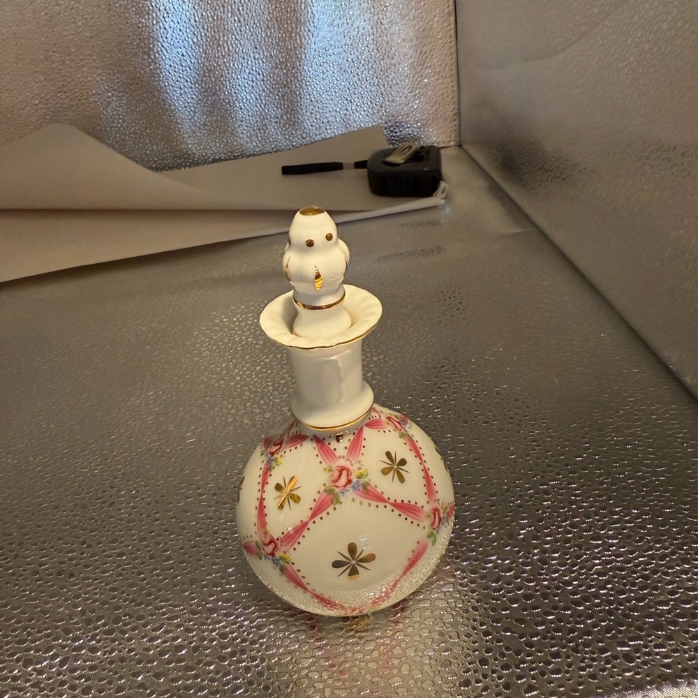 Fenton Charleton Rose Perfume Bottle. It’s made of milk glass.